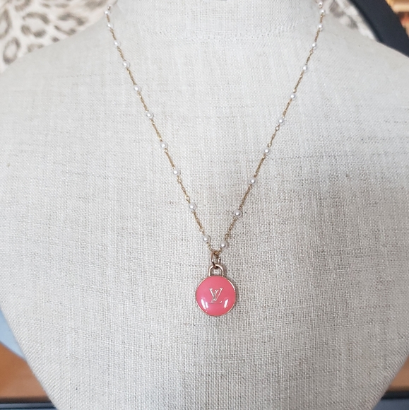 VINTAGE Louis Vuitto pink Logo & gold filled seed pearl necklace - Picture 3 of 10